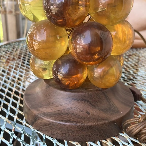 Tiki Lucite Amber Grape Cluster Pineapple Table Lamp MCM Mid Century Vintage 60s - Picture 3 of 9